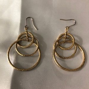 🌸Gold Dangle Earrings